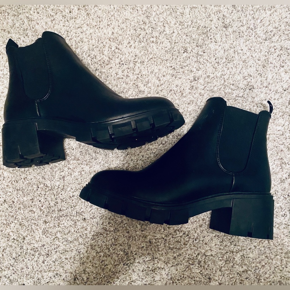 Steve Madden Howler Lug Sole Boots Women’s 7.5